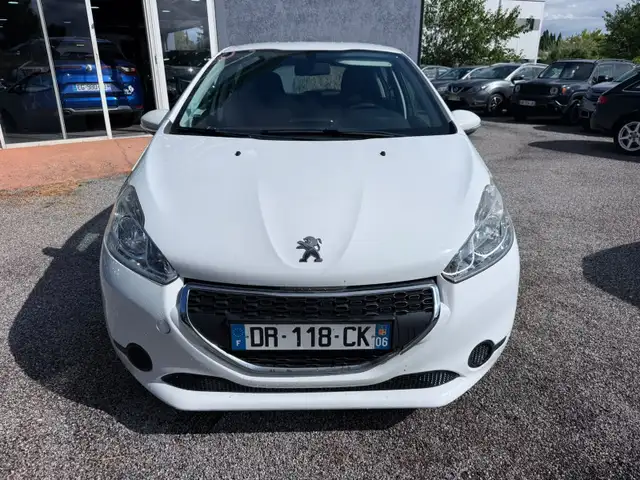 Peugeot 208 view 14