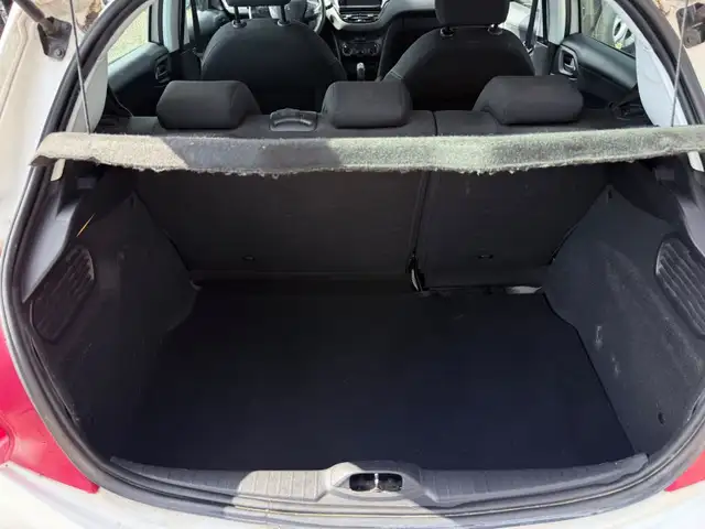 Peugeot 208 view 12