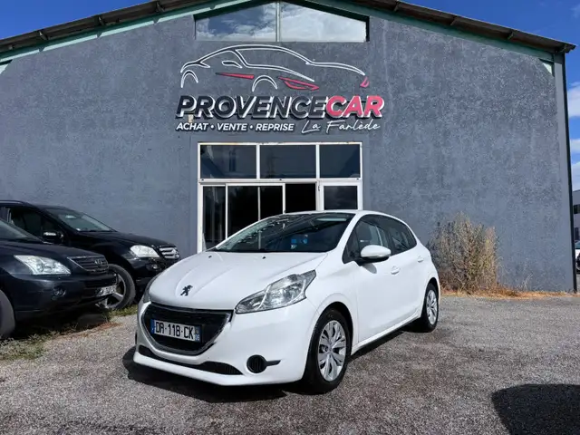Peugeot 208 main image