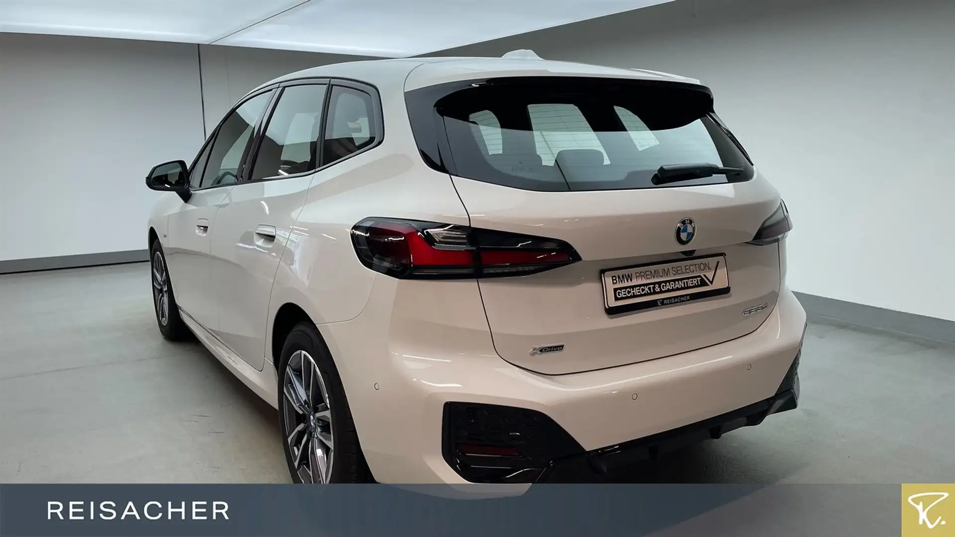 BMW 223d A xDrive Active Tourer M-Sport,AHK,LC+,FLA Weiß - 2