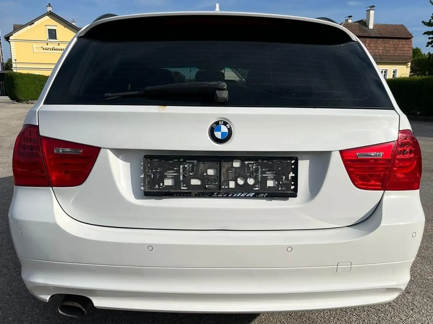 BMW 318 318d Touring Aut. Schwarz - 1