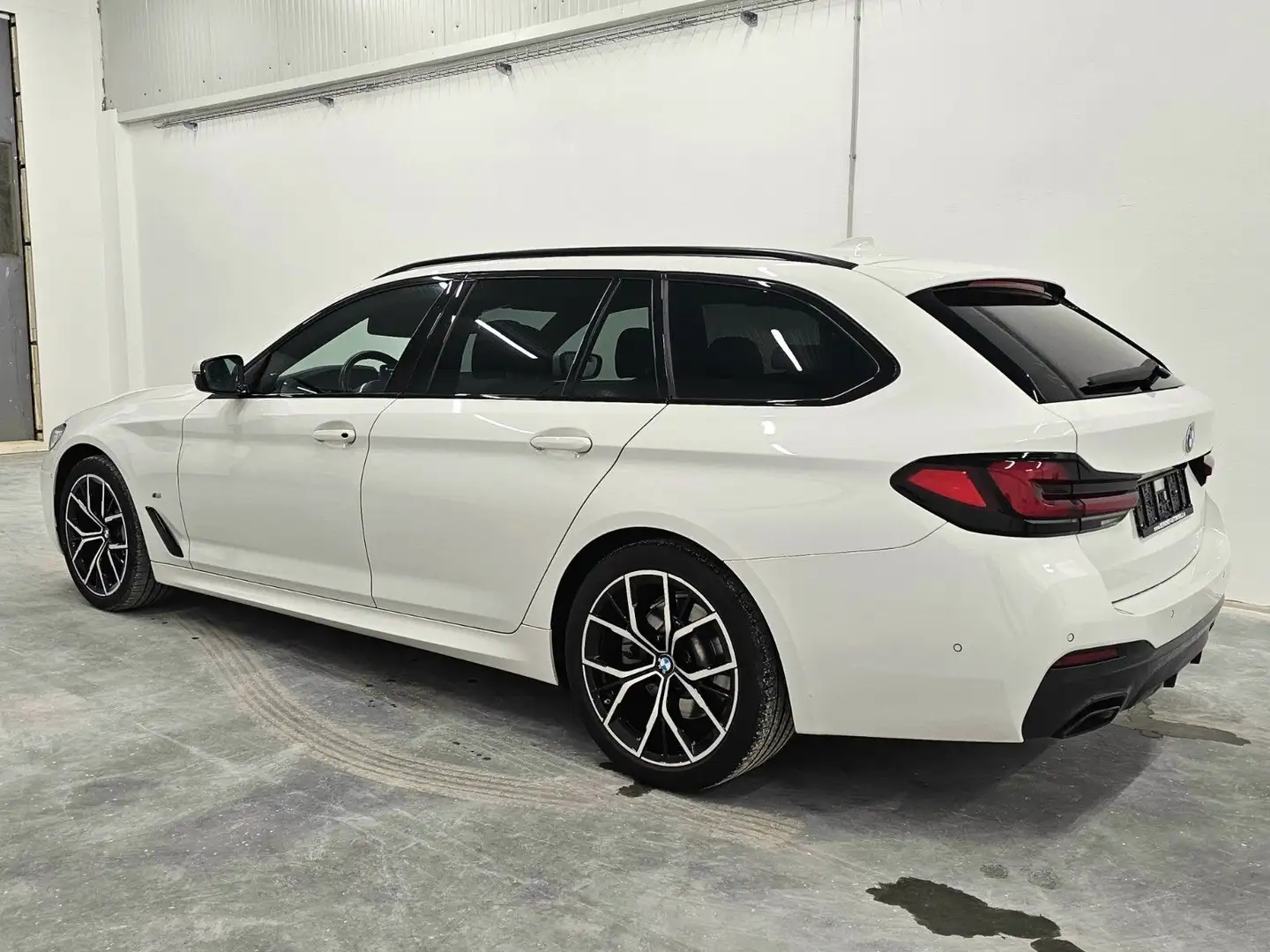 BMW 530 i xDrive Touring M Sport Nappa DrAssProf AHK Weiß - 2