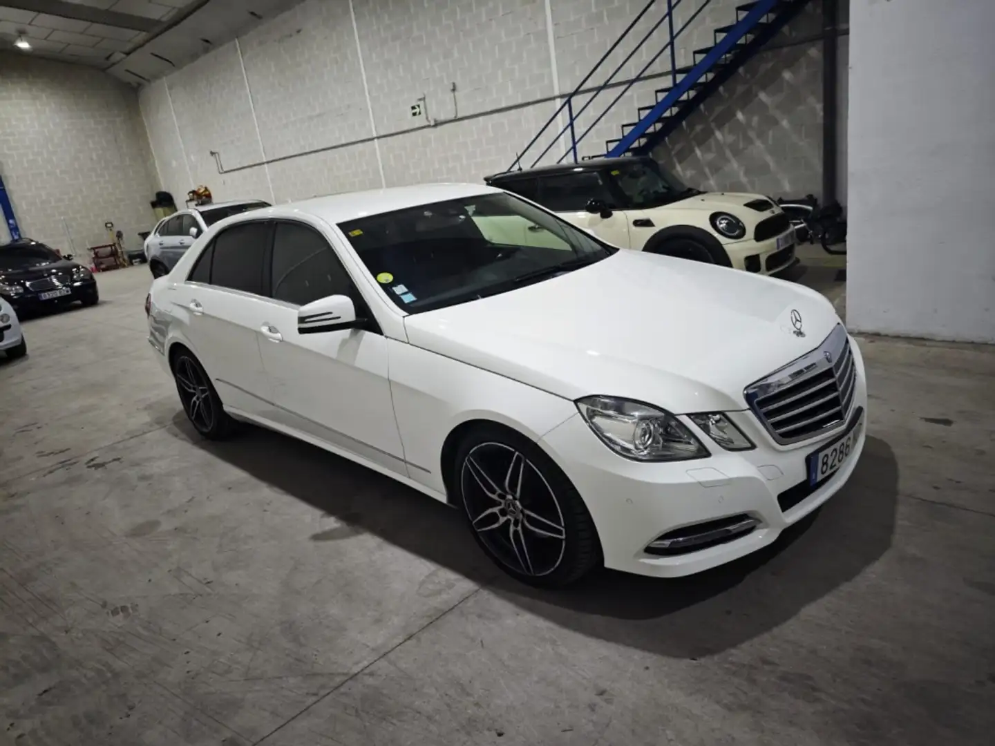 Mercedes-Benz E 300 BT Hybrid Avantgarde Blanc - 1