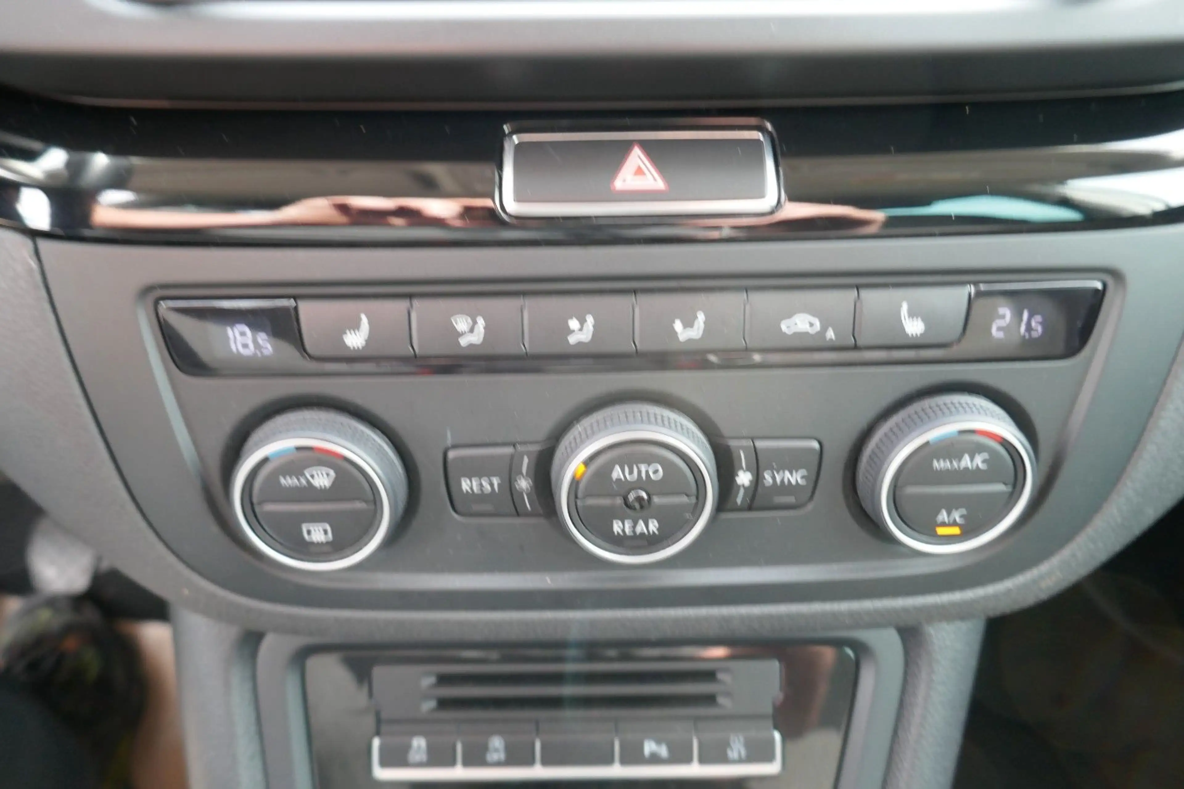 SEAT Alhambra Style TDI 7 Sitzer Nav/Xen/AHK/SHZ/PDC — photo 14