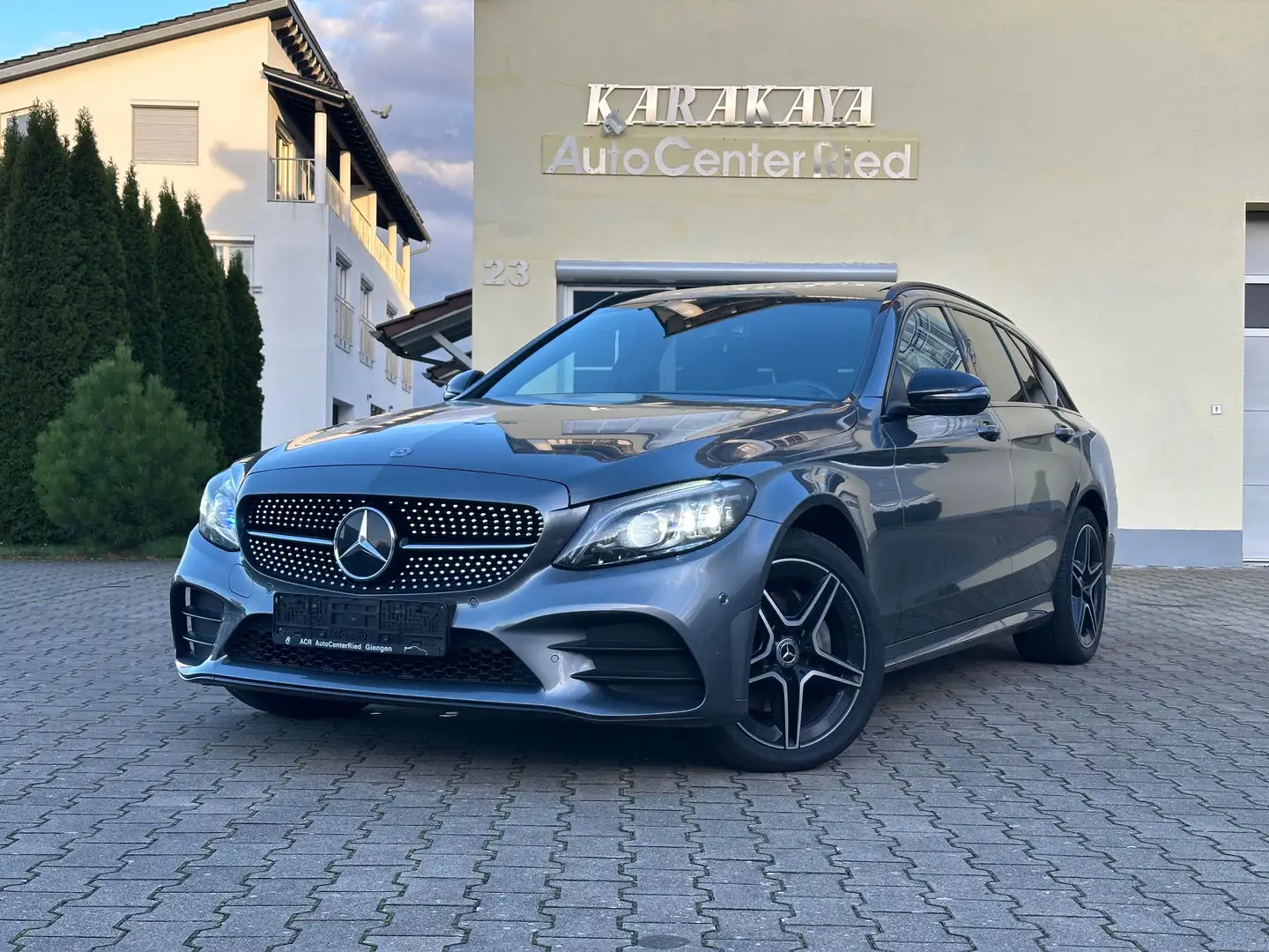 Mercedes-Benz C 220 d 4Matic T 2.H/Amg-Line/Multibeam/Pano/Ahk Grijs - 1