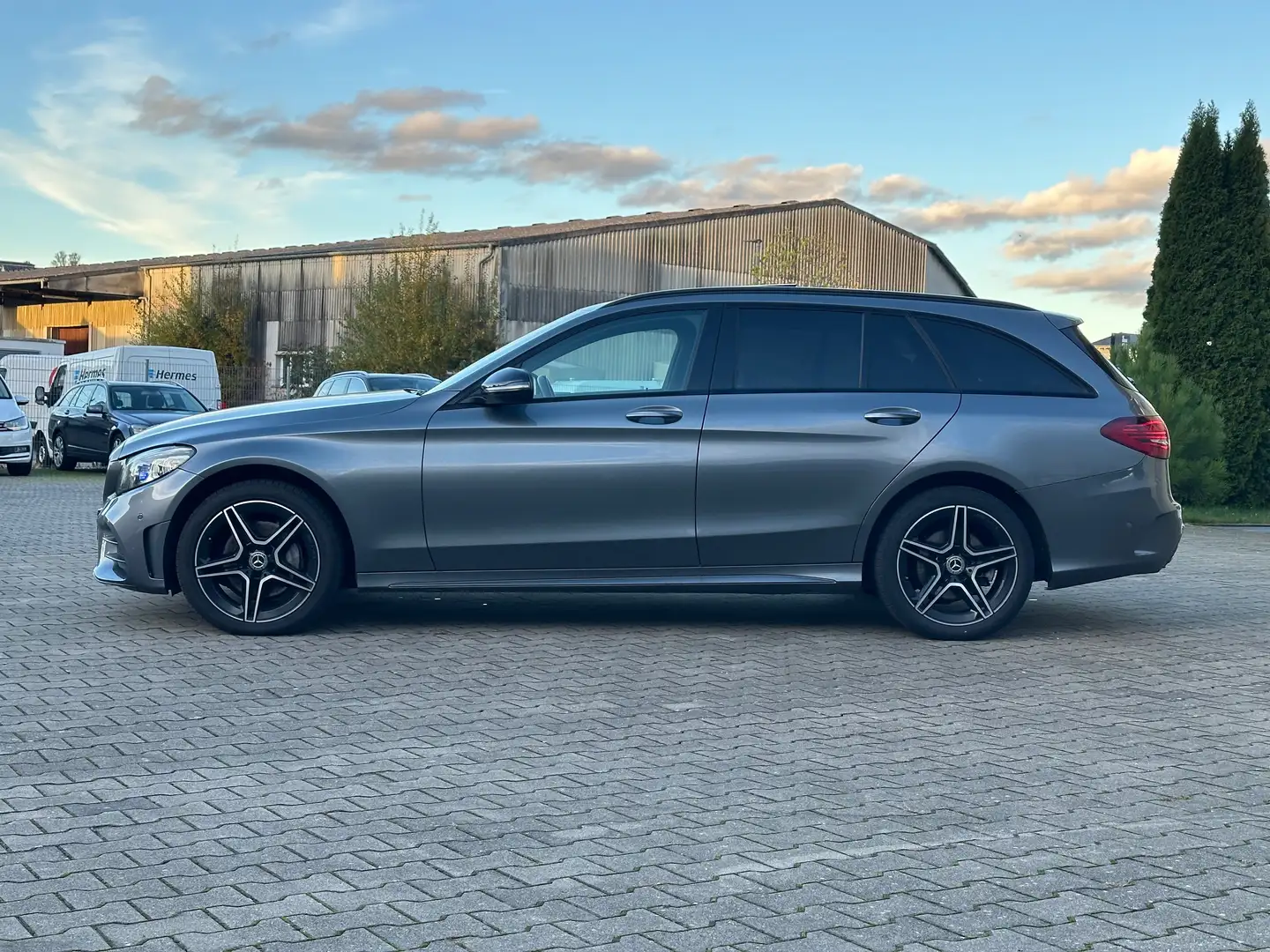 Mercedes-Benz C 220 d 4Matic T 2.H/Amg-Line/Multibeam/Pano/Ahk Grijs - 2