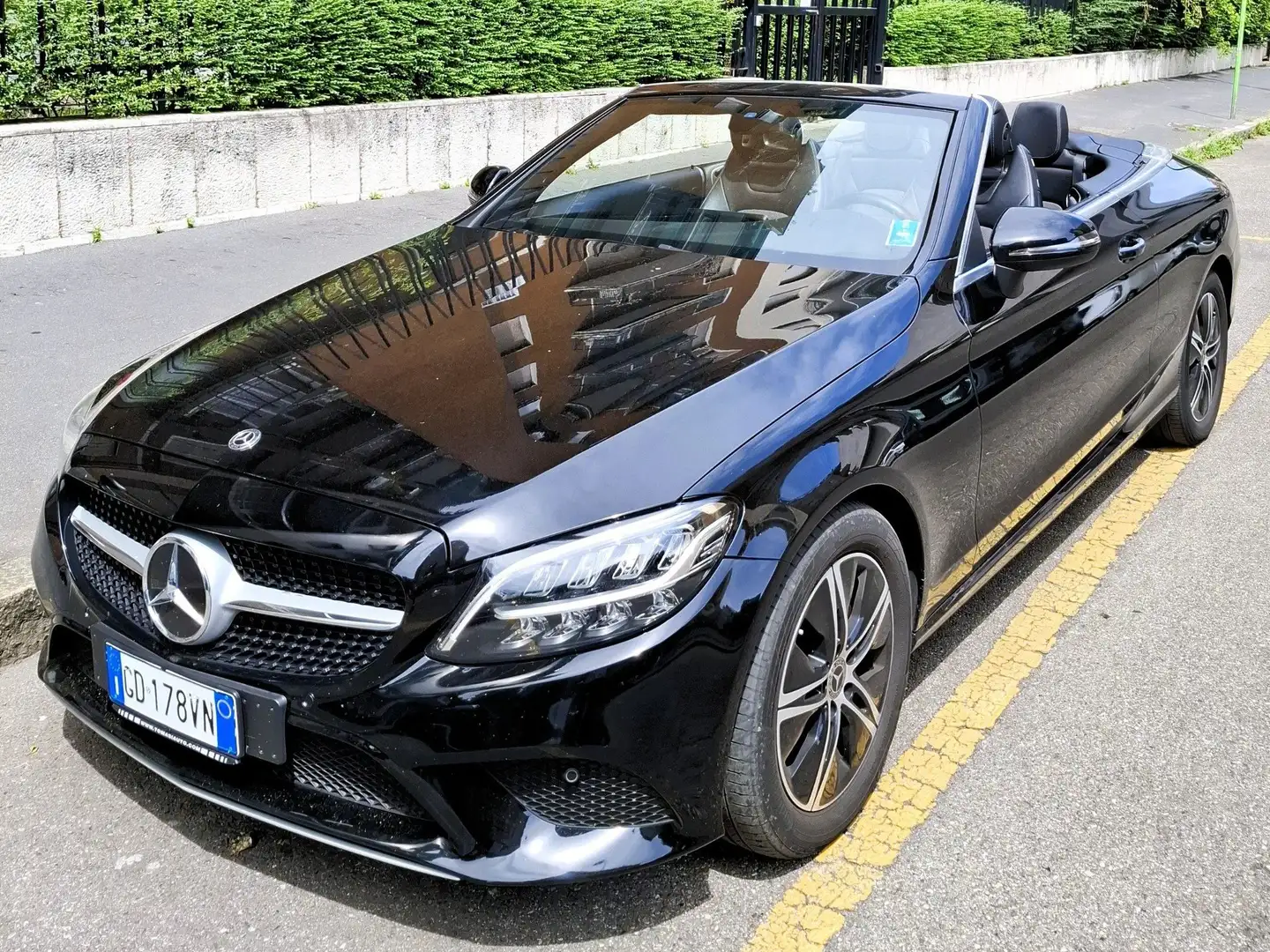 Mercedes-Benz C 220 C Cabrio 220 d Premium Plus auto Černá - 1