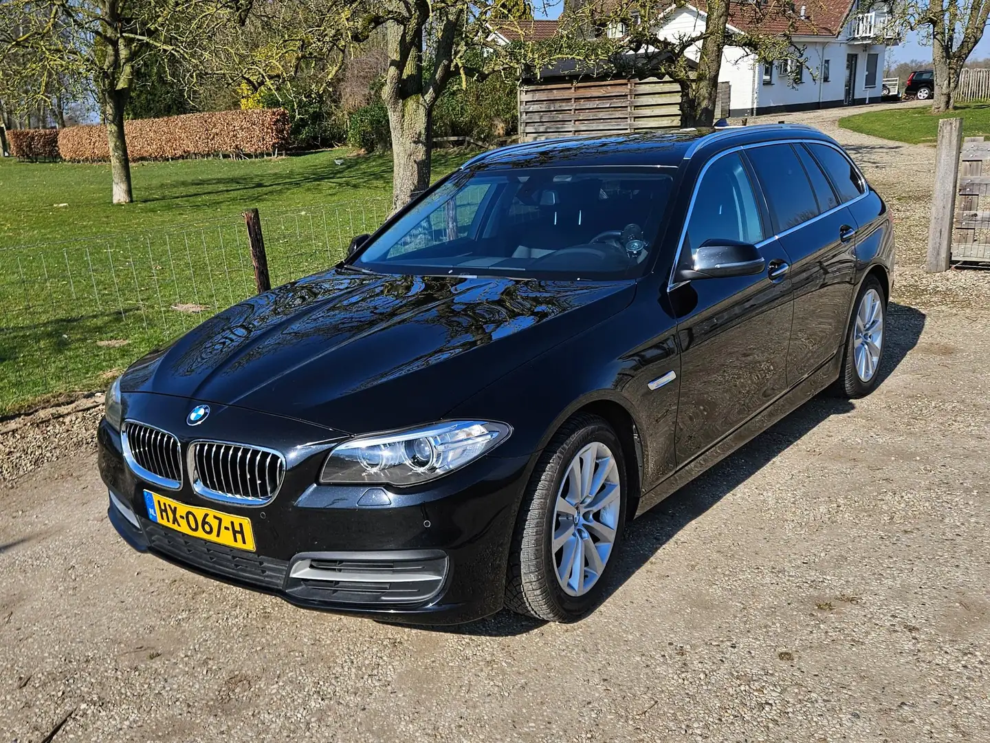 BMW 518 Executive, leer, nav, trekhaak, zeer netjes Zwart - 1