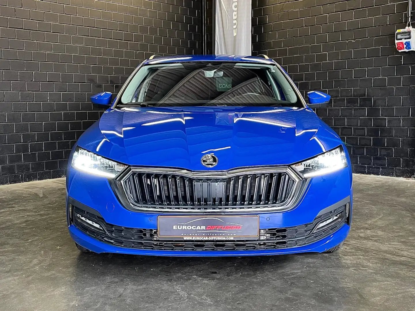 Skoda Octavia iV Combi Ambition 1.4 TSI PHEV 204CV DSG6 Bleu - 2