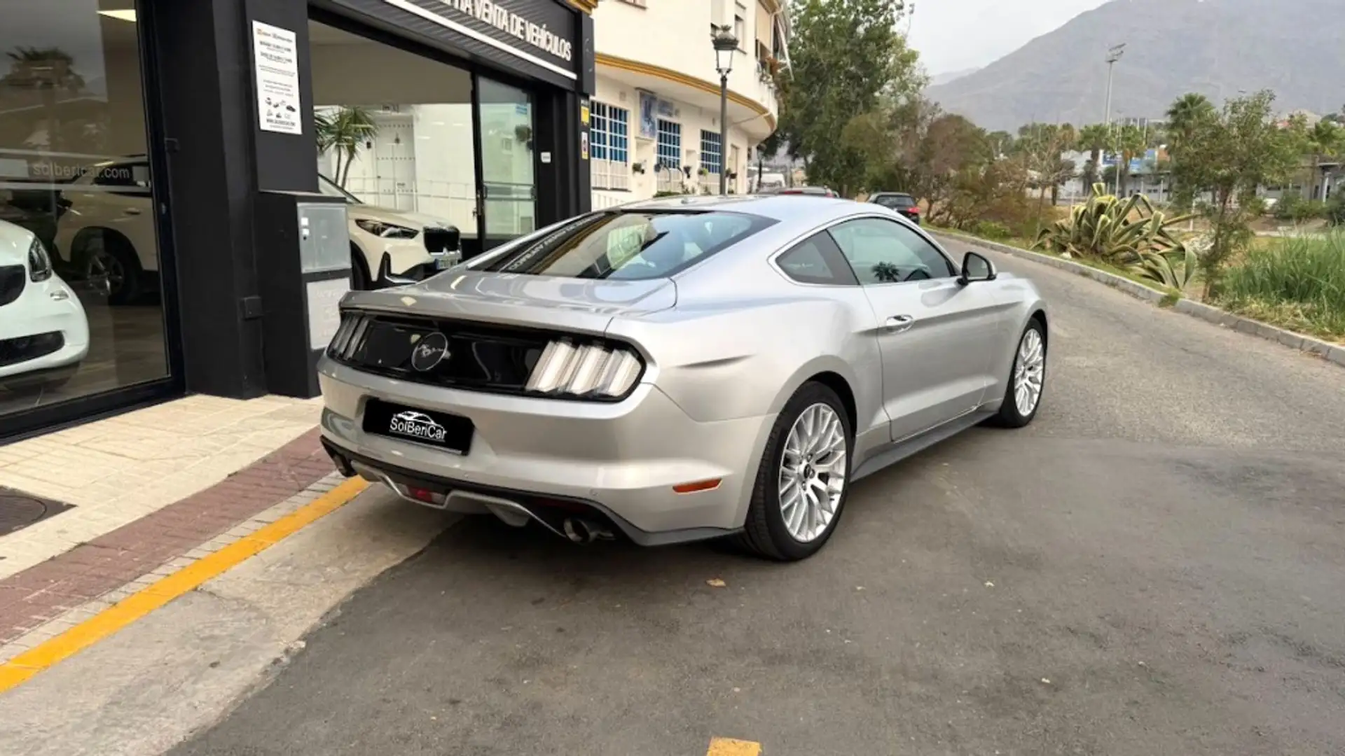 Ford Mustang Fastback 2.3 EcoBoost Gris - 2