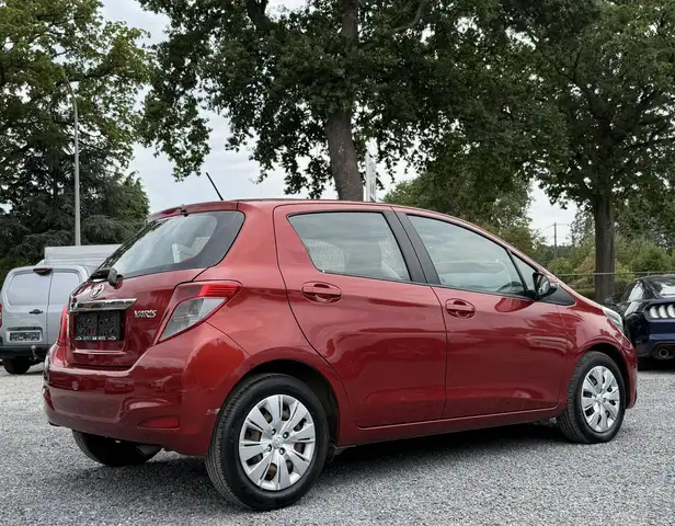 Toyota Yaris view 3