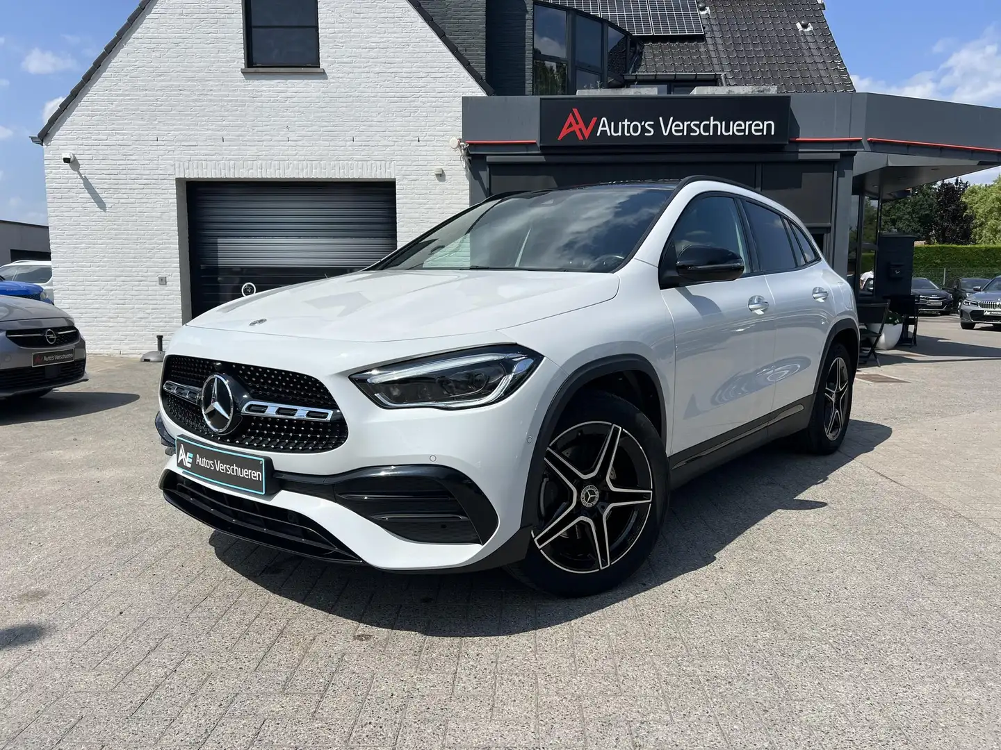 Mercedes-Benz GLA 250 e AMG-Line 8G-DCT ** Night Pack | Pano | Ambient Wit - 2