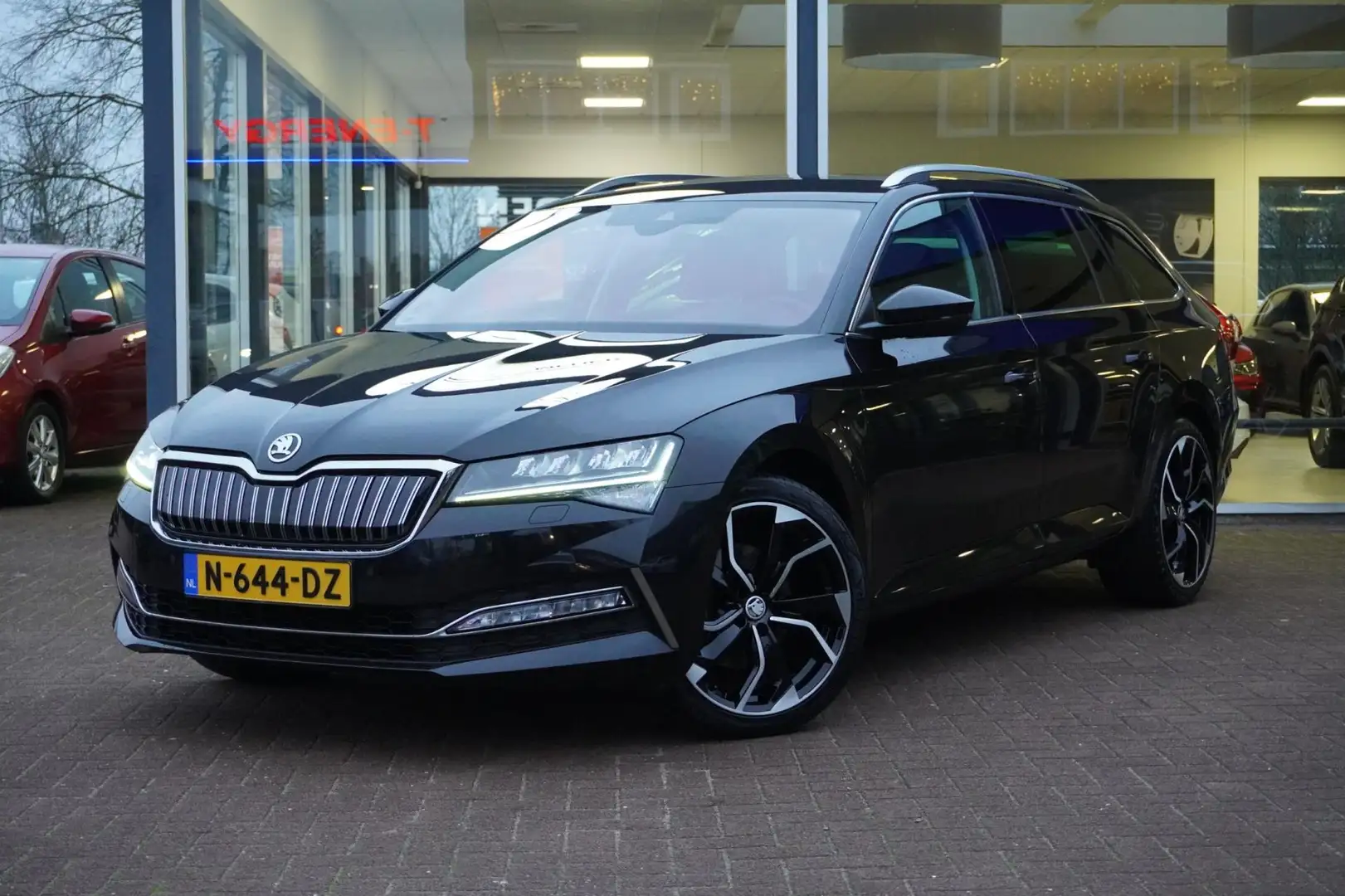 Skoda Superb Combi 1.4 TSI iV Business Edition Plus | Automaat Zwart - 1