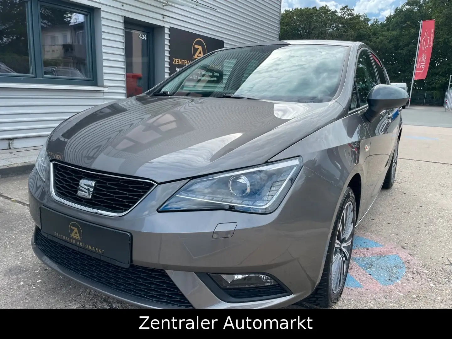 SEAT Ibiza Connect/Bi-Xenon/CarPlay/DSG/SHZ/TÜV NEU Braun - 1