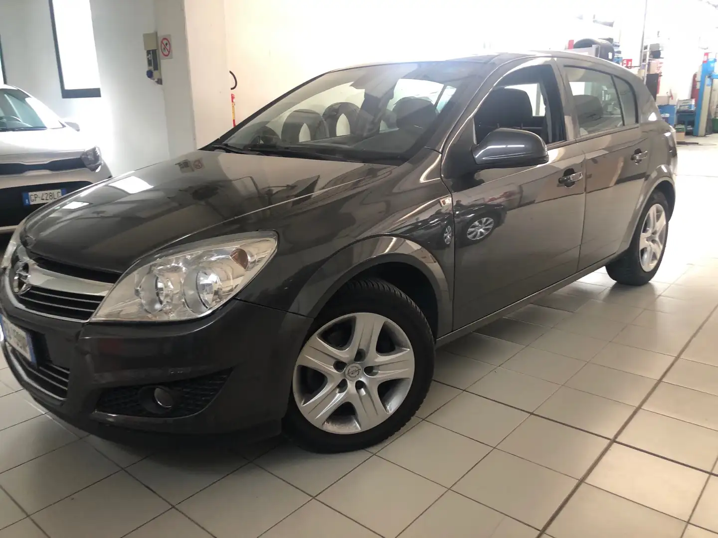 Opel Astra 5p 1.4 Enjoy Gpl-tech Noir - 2