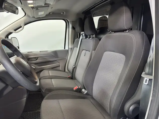 Volkswagen Transporter view 7