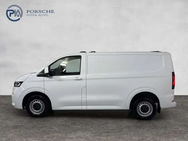 Volkswagen Transporter view 3