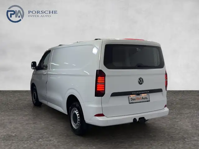 Volkswagen Transporter view 4
