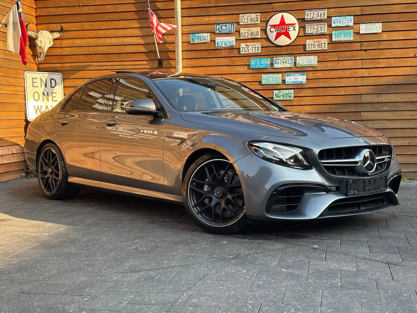 Mercedes-Benz E 63 AMG 4Matic+ Pano ACC LED 360° Szary - 2