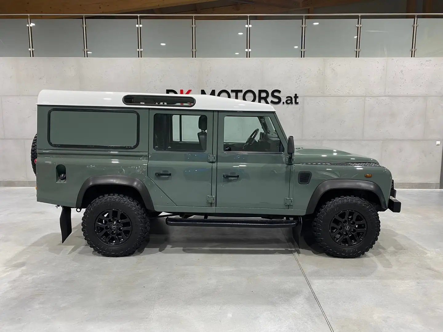 Land Rover Defender 110" Station Wagon E 2,2 TD / Seilwinde / AHK / Vert - 1