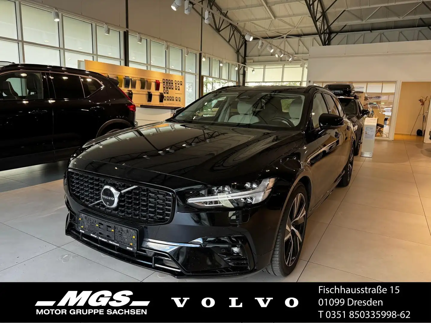 Volvo V90 B4 Plus Dark Mild-Hybrid Schwarz - 1