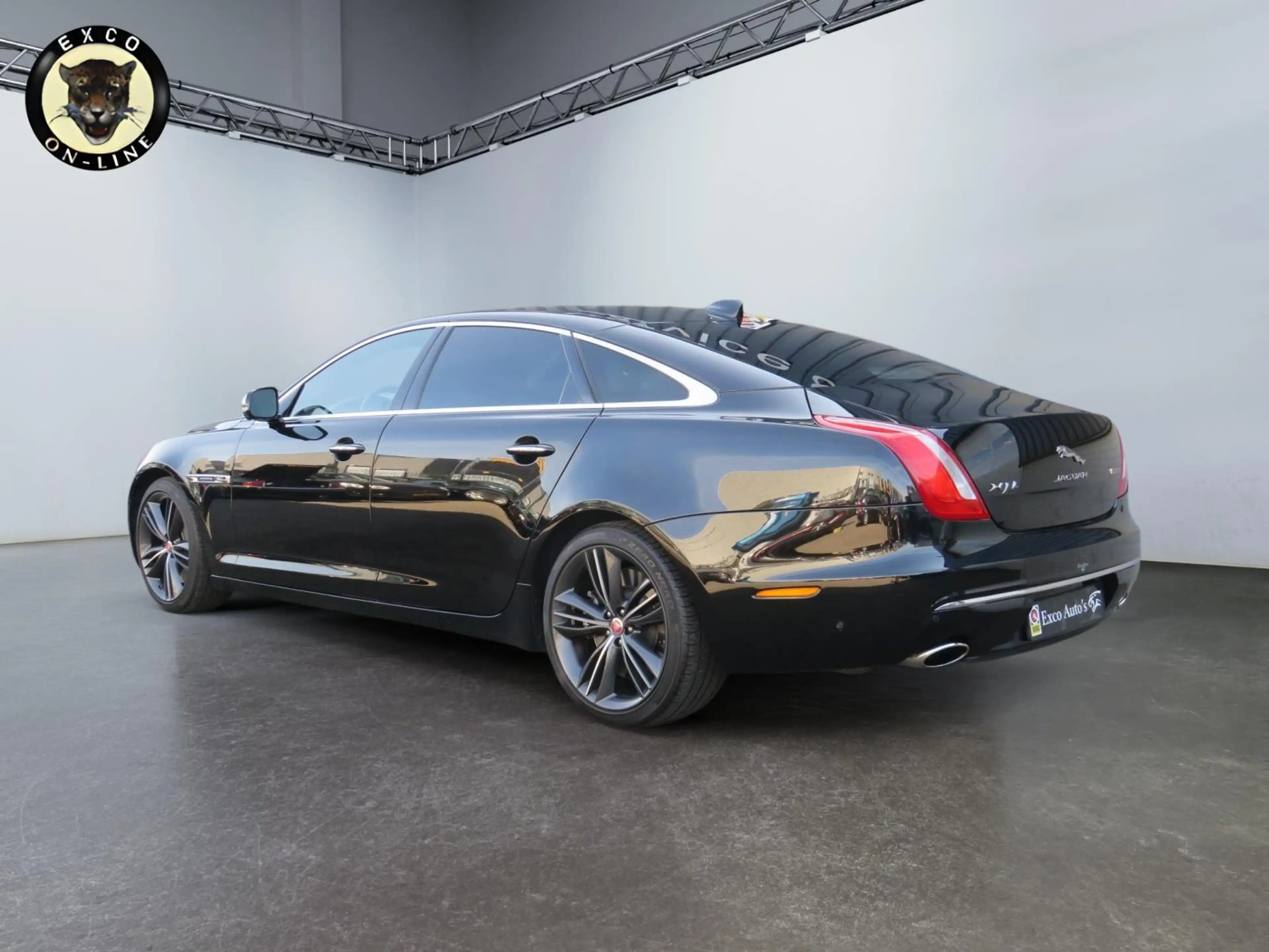 Jaguar XJ 5.0 V8 SC LWB — photo 11