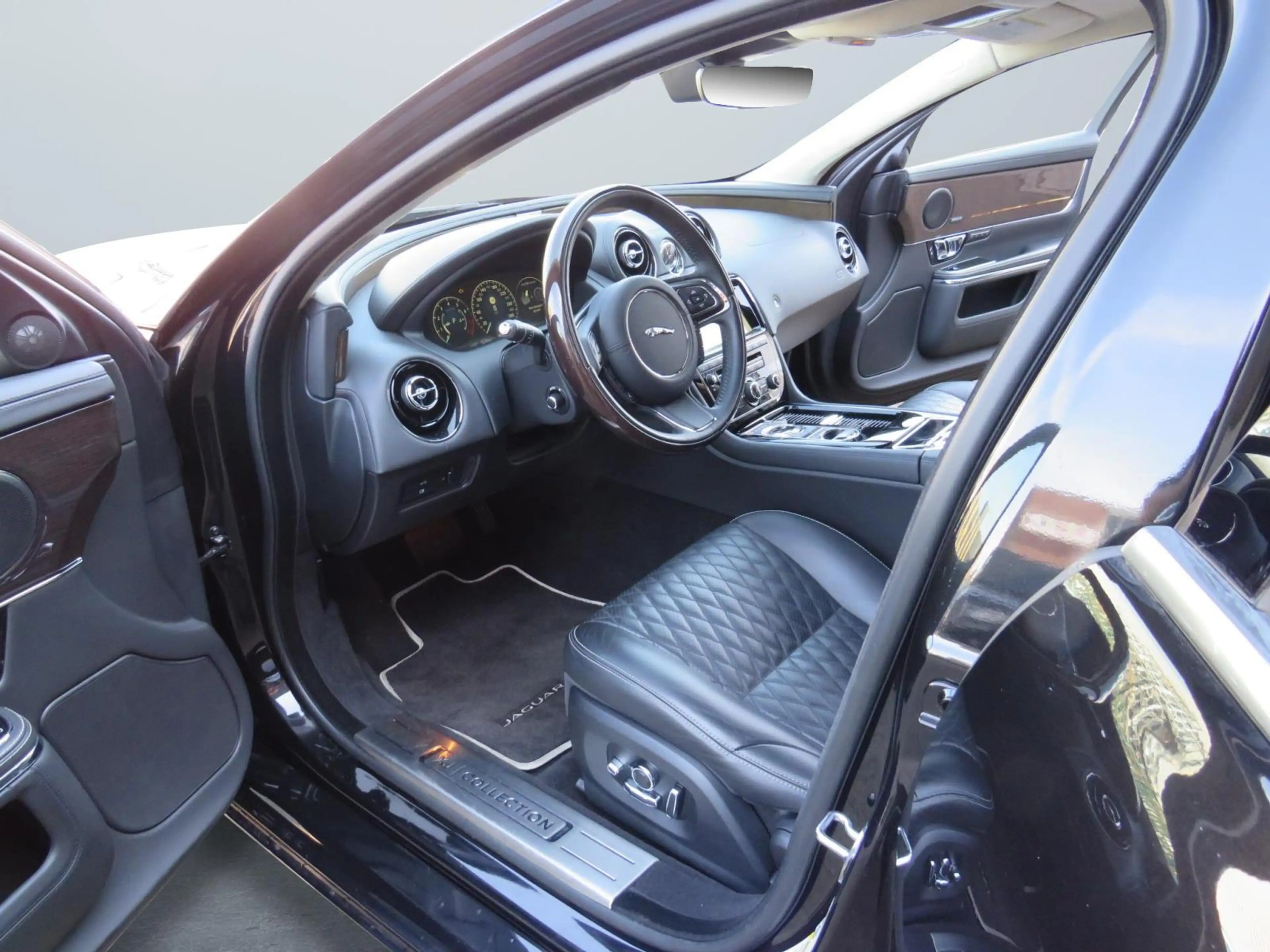 Jaguar XJ 5.0 V8 SC LWB — photo 9