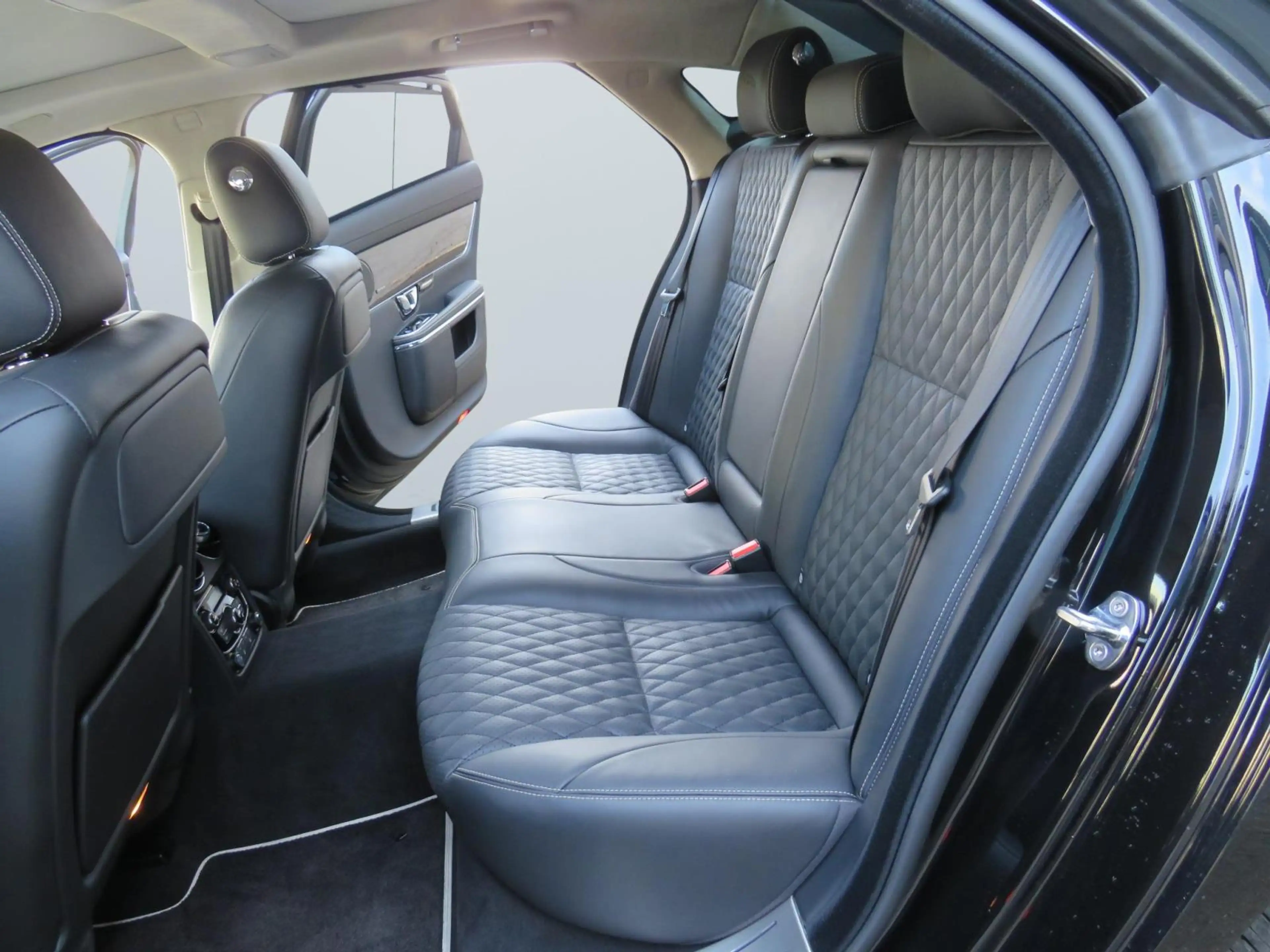 Jaguar XJ 5.0 V8 SC LWB — photo 15