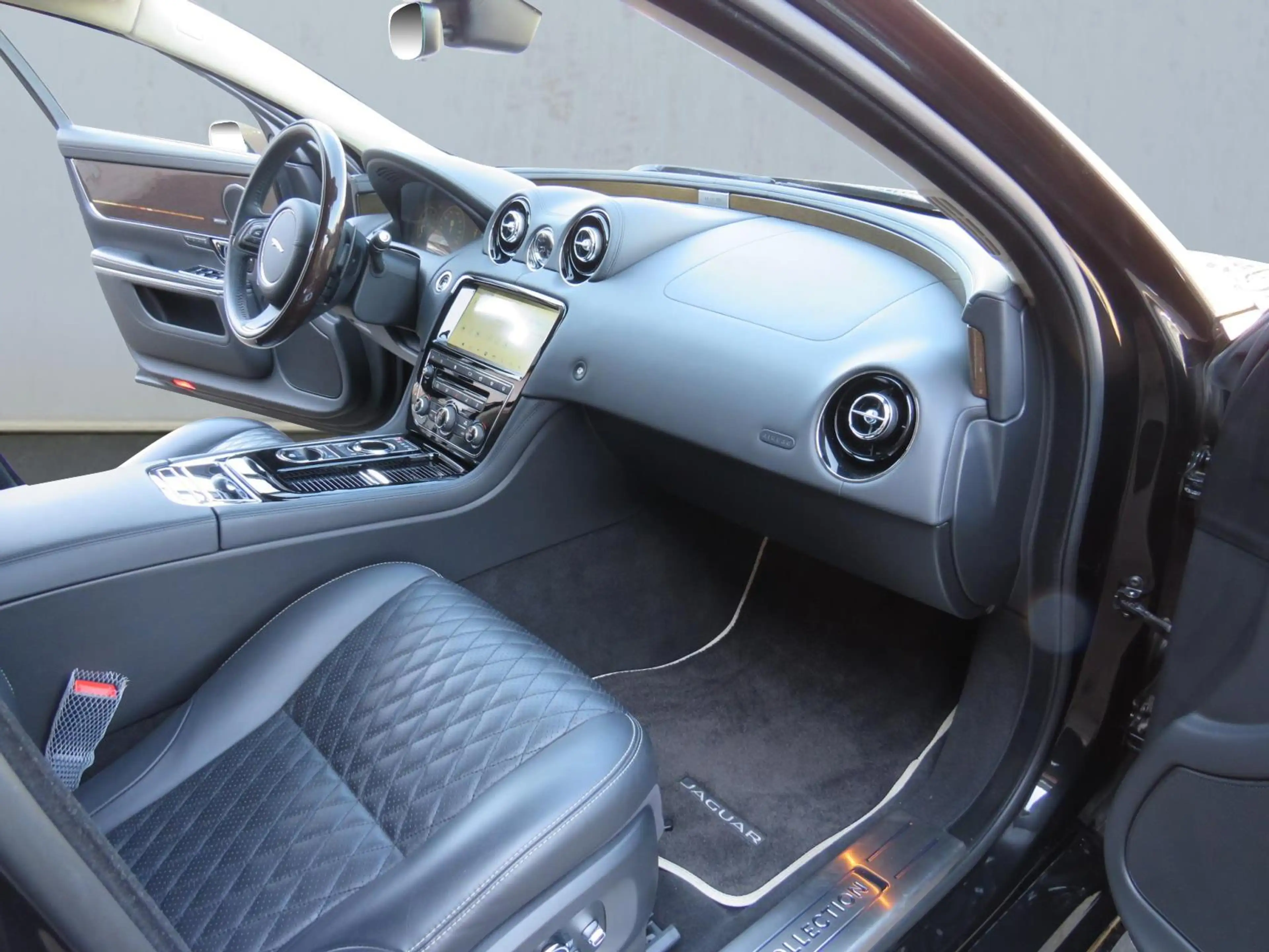 Jaguar XJ 5.0 V8 SC LWB — photo 12