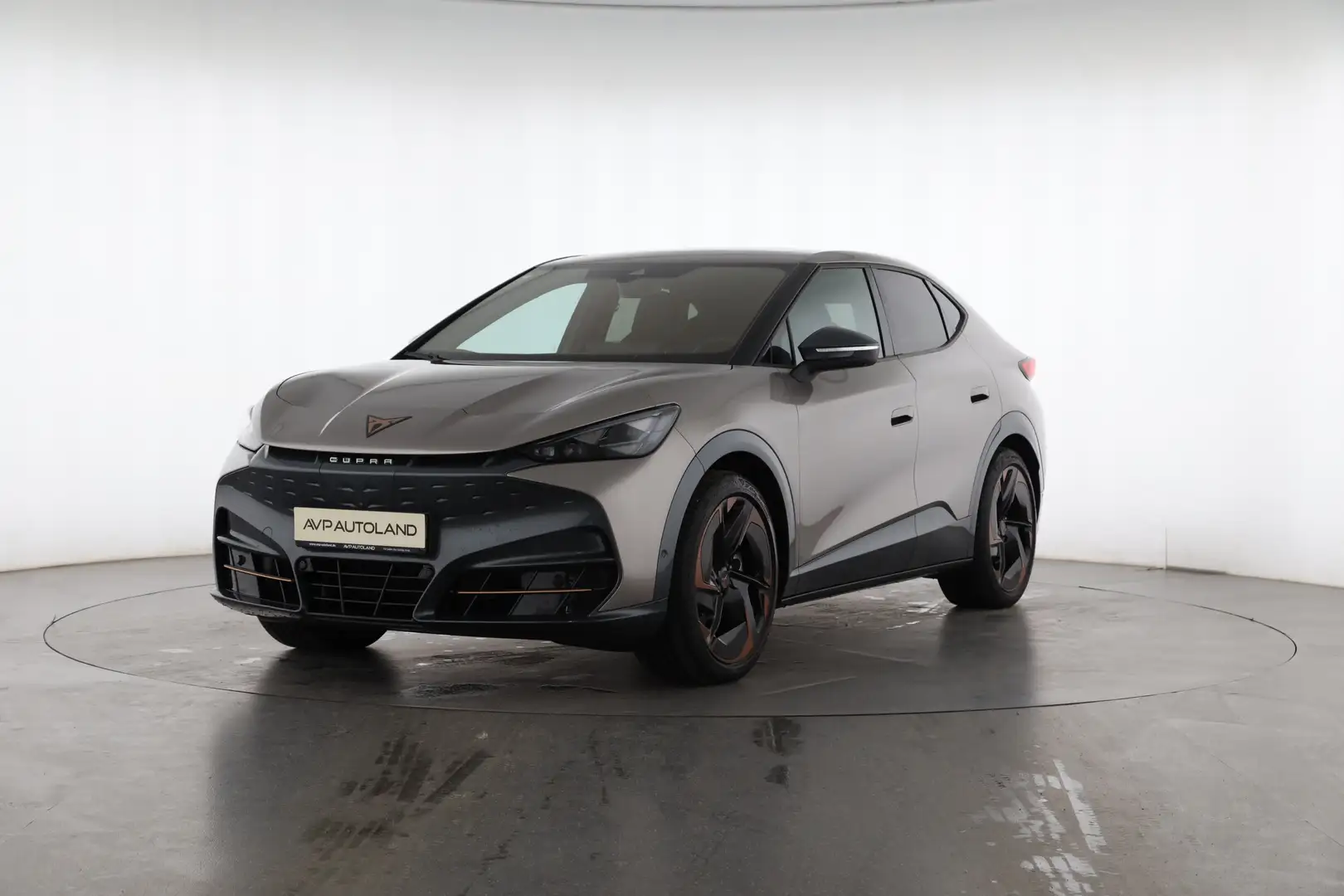 CUPRA Tavascan 250 kW 77 kWh 4Drive VZ | PANO | LED | Braun - 2
