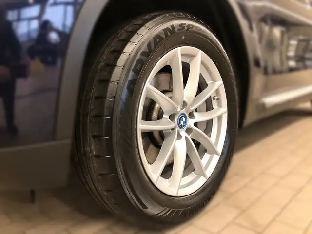 BMW X3 view 3