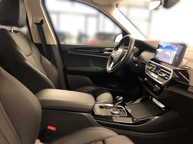 BMW X3 view 12