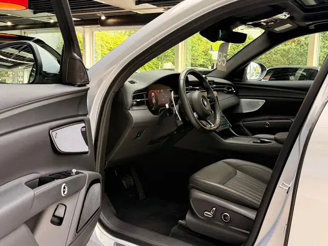 Maserati Grecale view 11