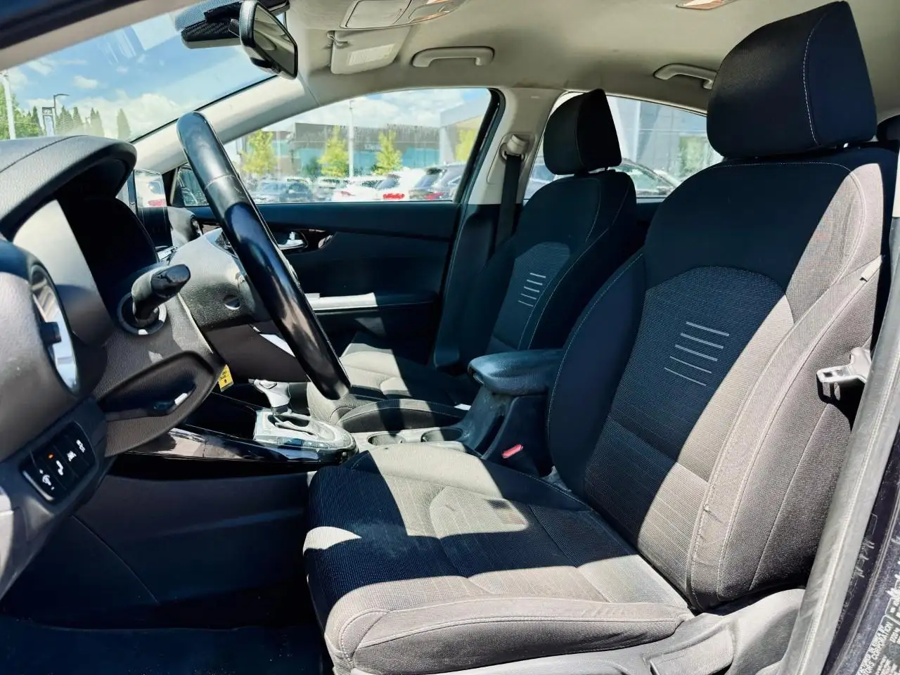 Kia Forte снимка Kia Forte