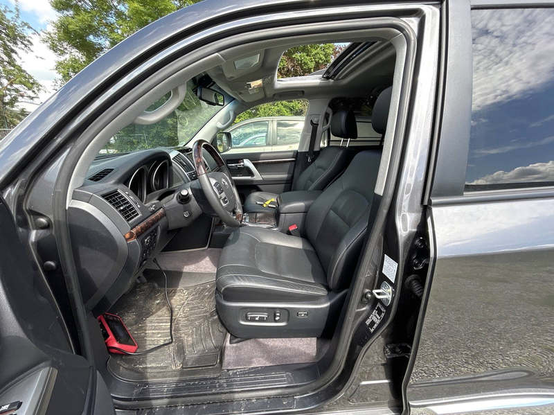 Toyota Land Cruiser Executive — photo 10