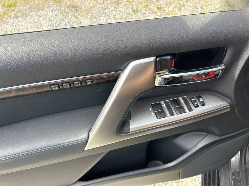 Toyota Land Cruiser Executive — photo 4