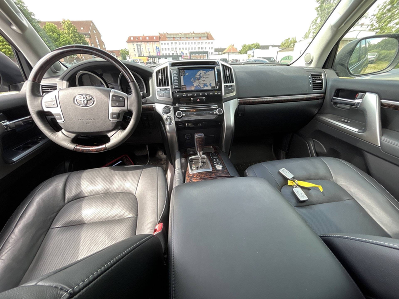 Toyota Land Cruiser Executive — photo 8