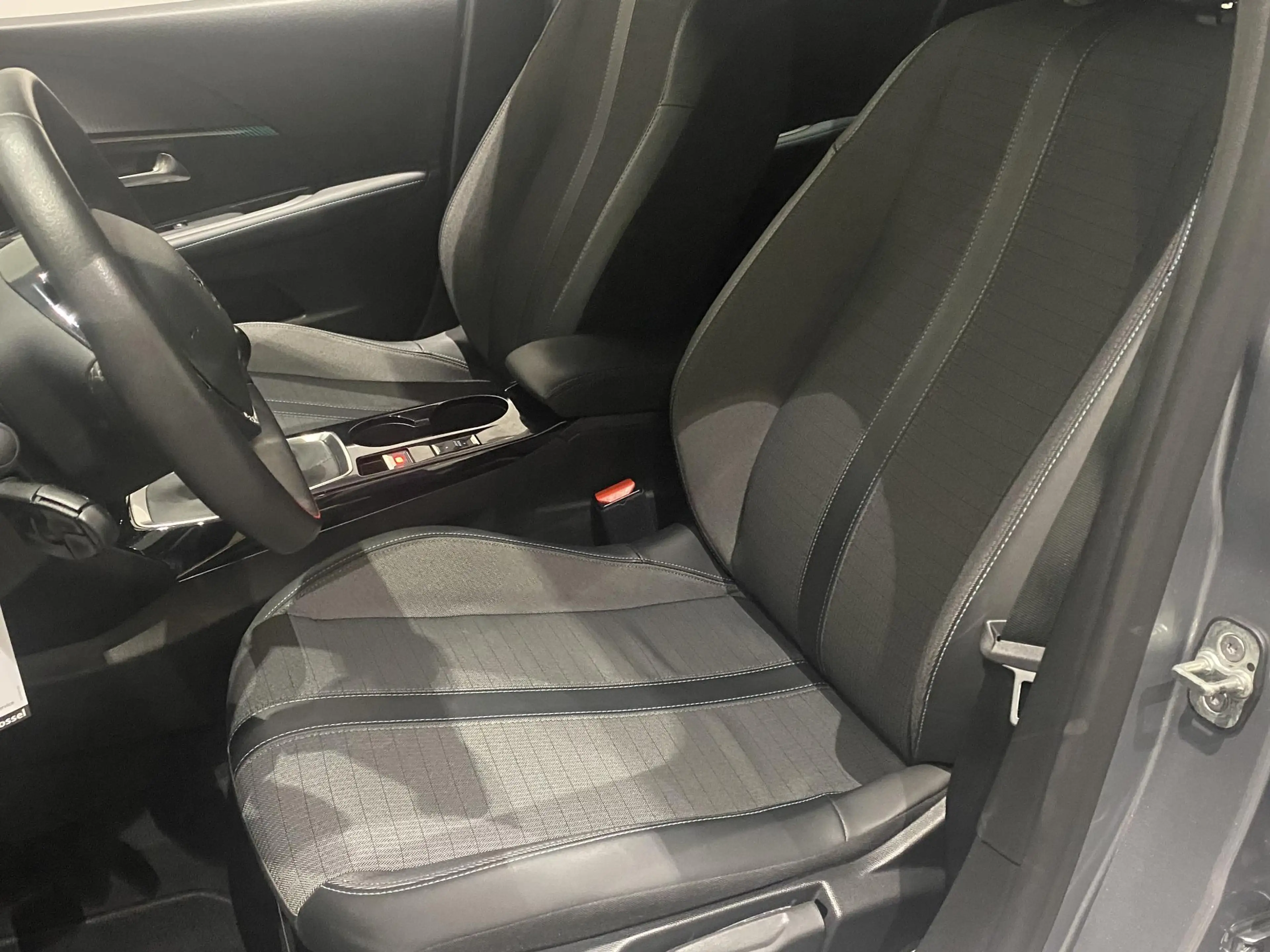 Peugeot 208 1.2 Allure | Camera | Apple Carplay/Android Auto | — photo 10