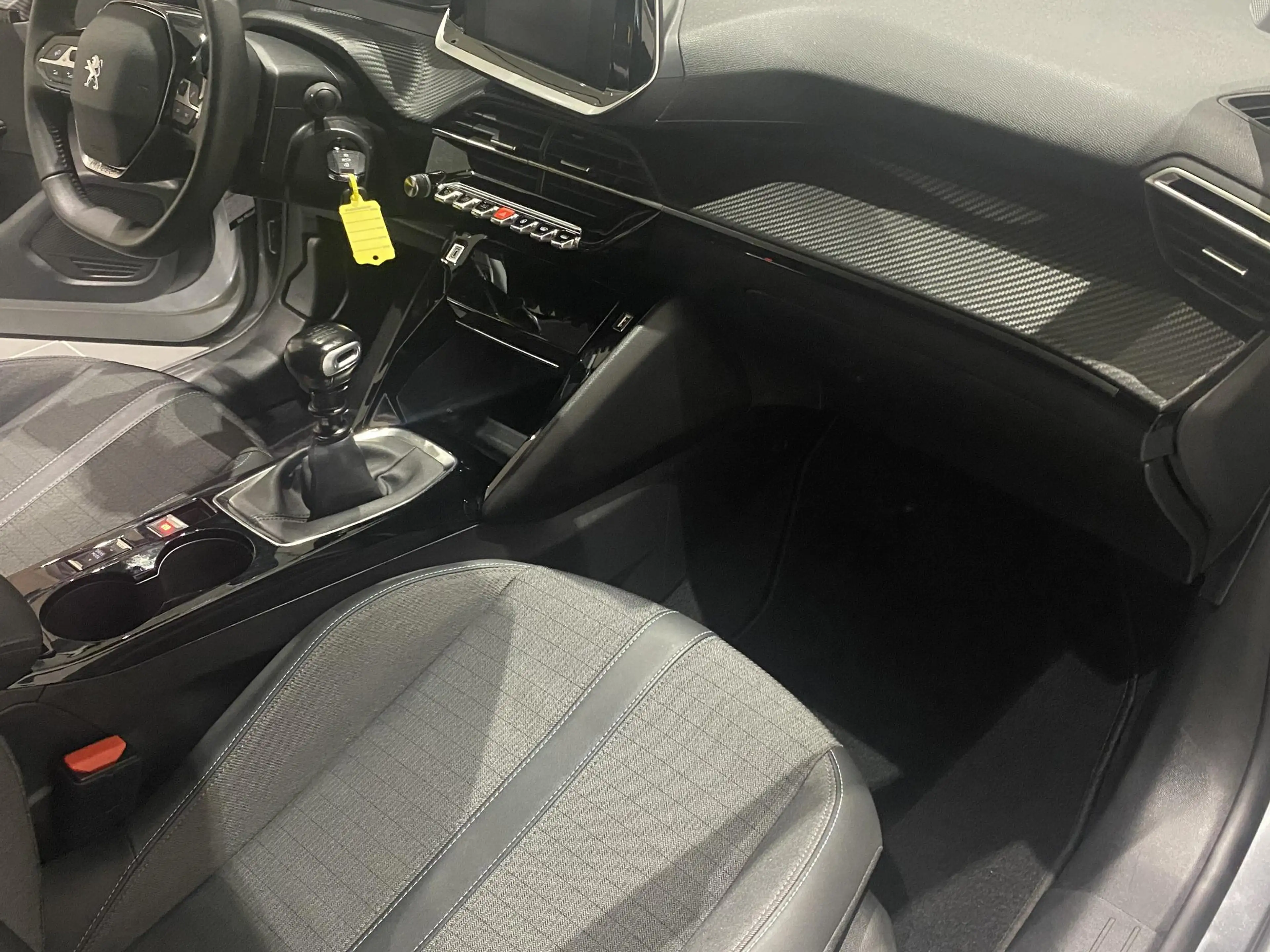 Peugeot 208 1.2 Allure | Camera | Apple Carplay/Android Auto | — photo 11
