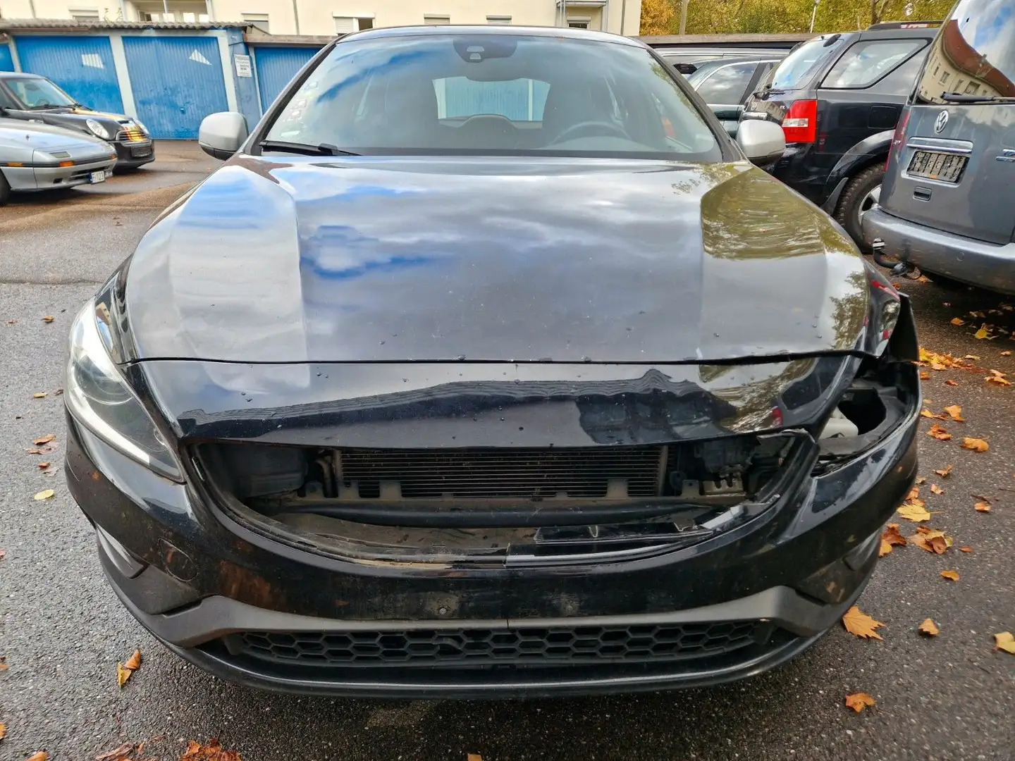Volvo V60 RDesign D4 Momentum +FAHRBEREIT+ Schwarz - 2