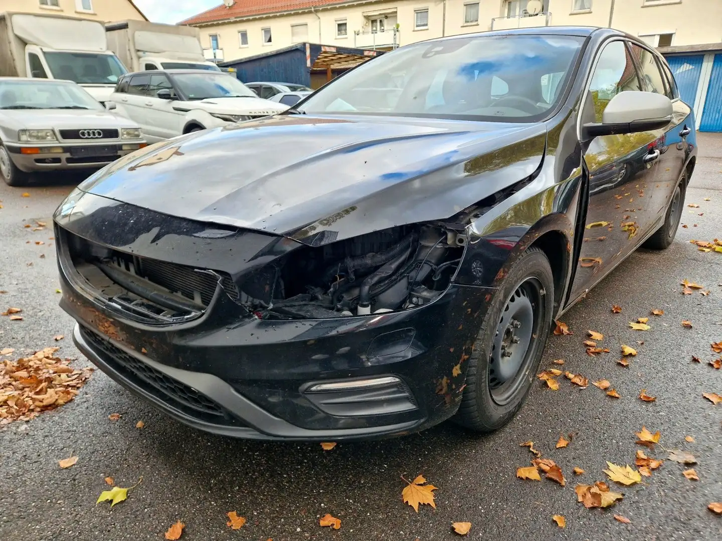 Volvo V60 RDesign D4 Momentum +FAHRBEREIT+ Schwarz - 1