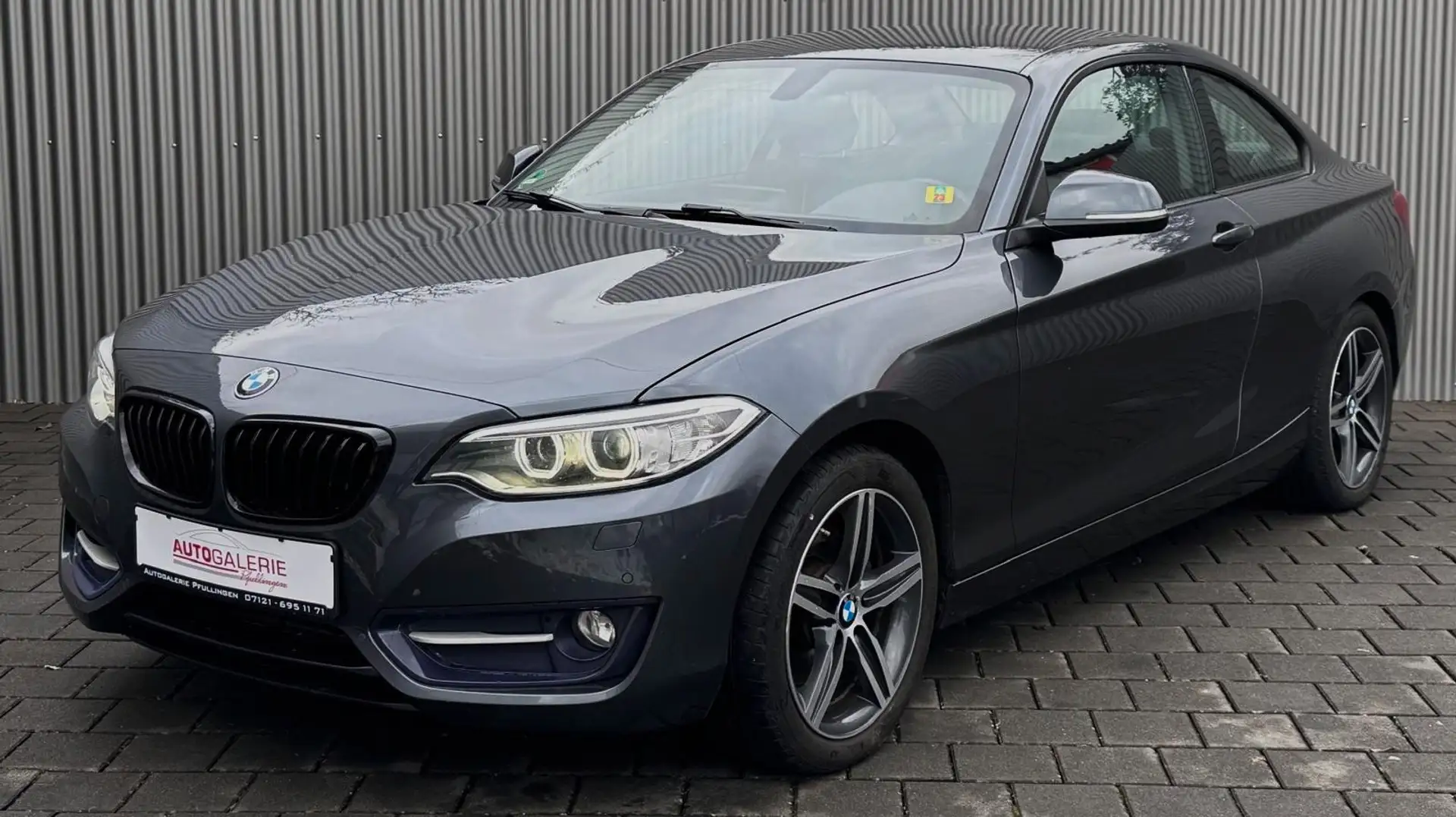 BMW 220 Baureihe 2 Coupe 220 d Sport Line Grau - 1
