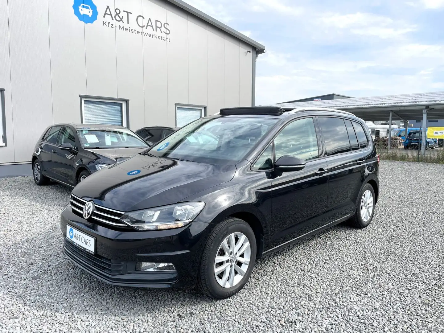 Volkswagen Touran /2. Hand/Lückenlos SH/PANO-Schiebedach/AHK Schwarz - 1