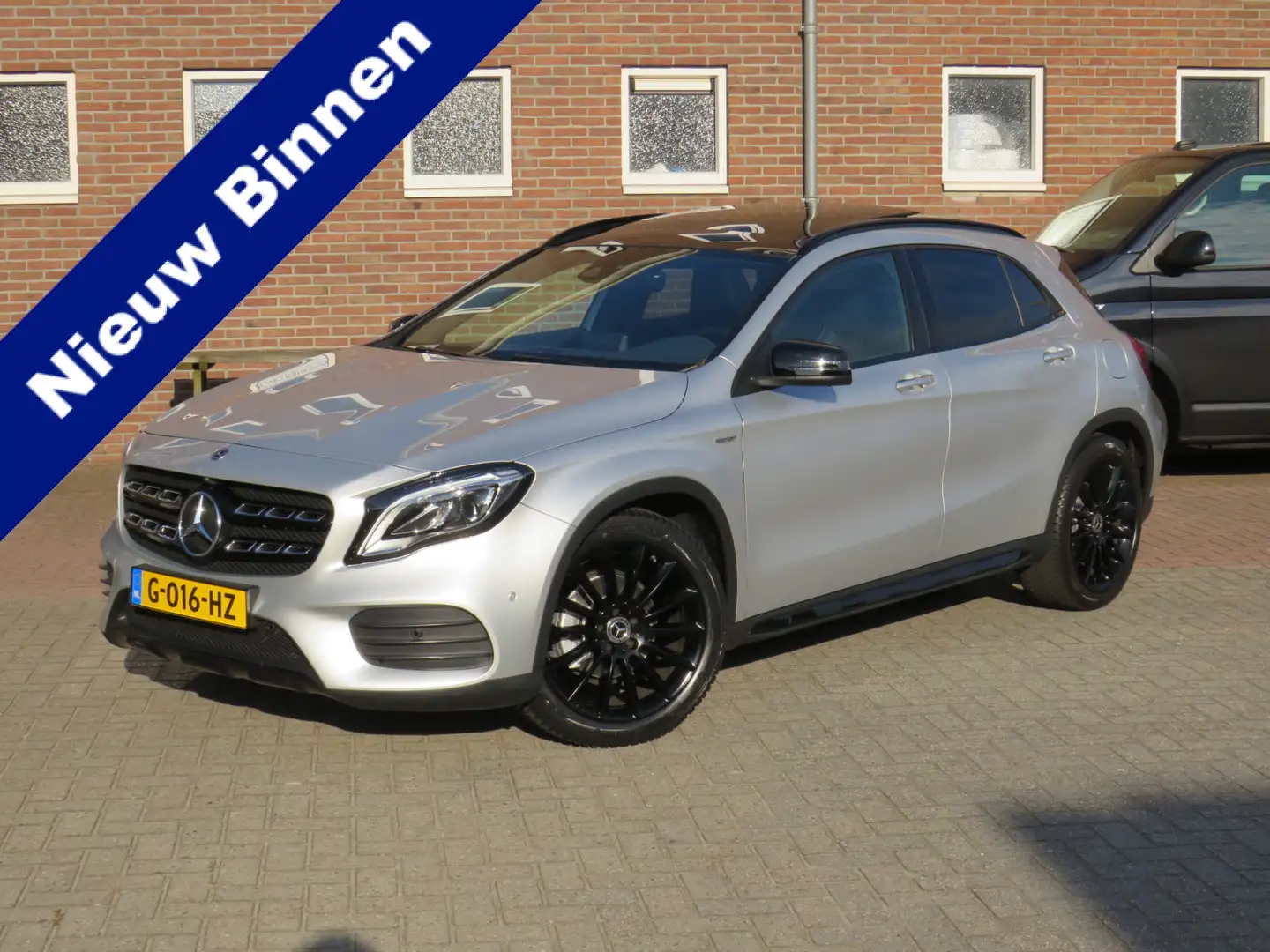 Mercedes-Benz GLA 180 Sport Edition Premium Plus AMG * Rijklaarprijs inc Zilver - 1