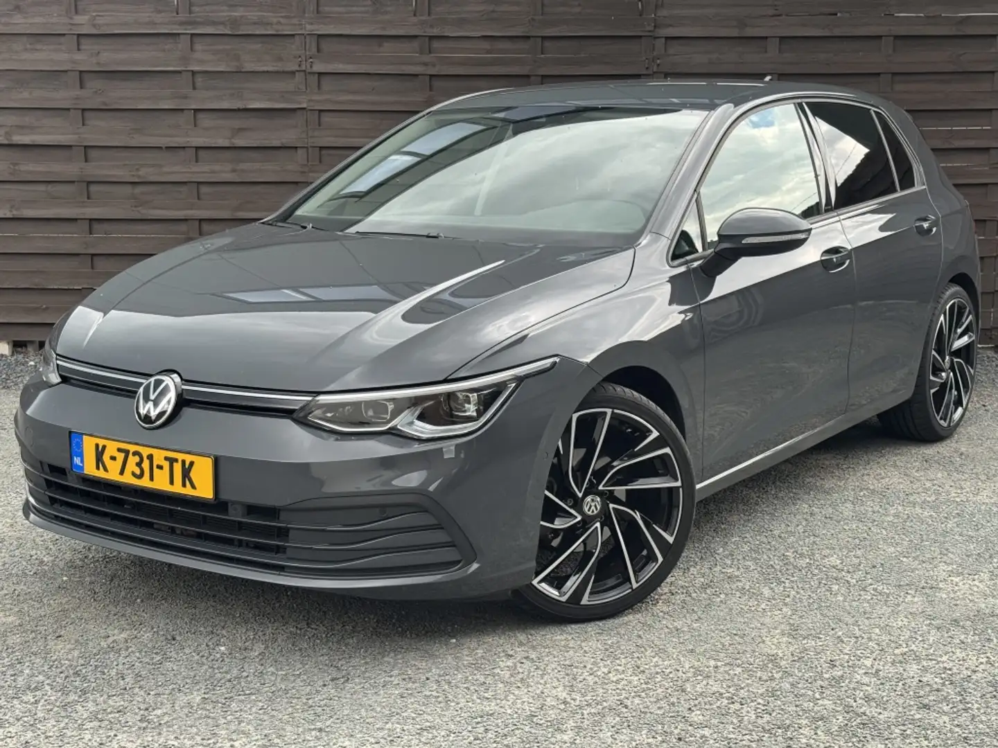 Volkswagen Golf 1.0 eTSI Life / DISTRIBUTIE VV / 19'' LM / NL-AUTO Gris - 1