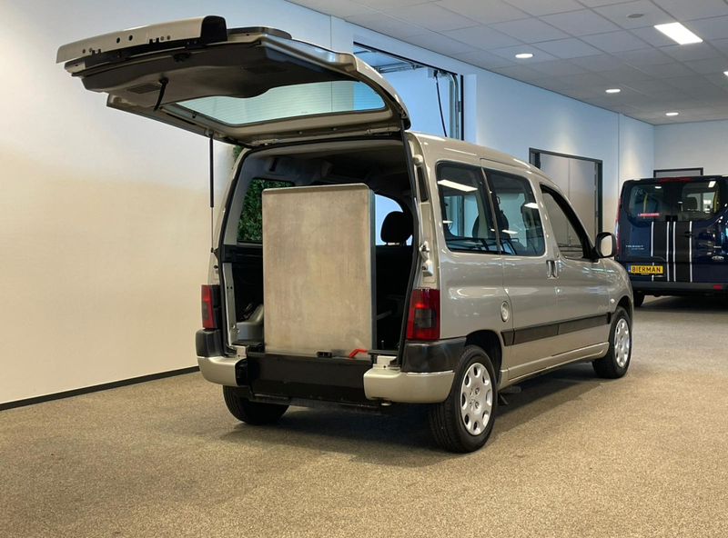 Peugeot Partner Rolstoelauto 3+1 incl. lier voor rolstoel — photo 3