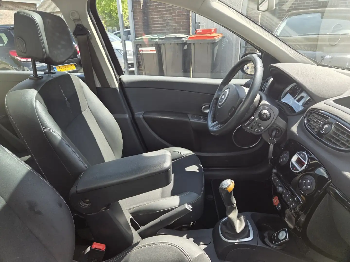 Renault Clio Estate 1.2 TCE Night & Day Airco Noir - 2
