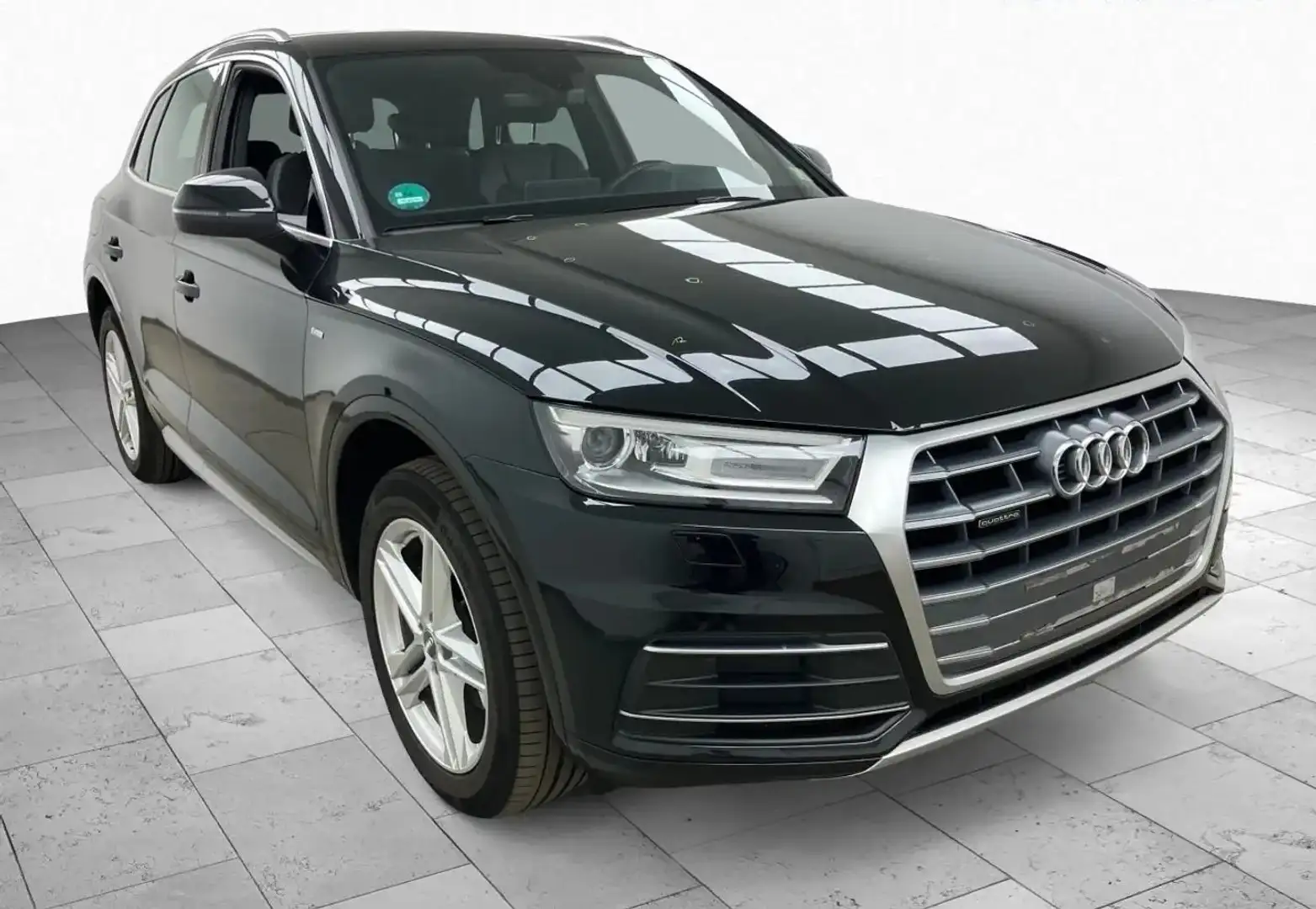 Audi Q5 2.0 40 TDI quattro sport S Line Virtual Navi 19" Černá - 1