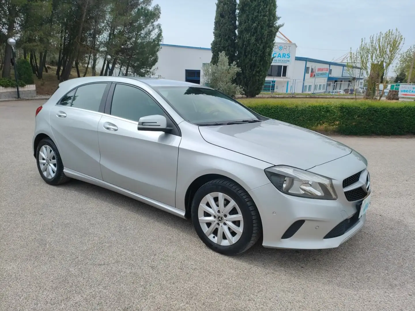 Mercedes-Benz A 180 180d Gris - 2