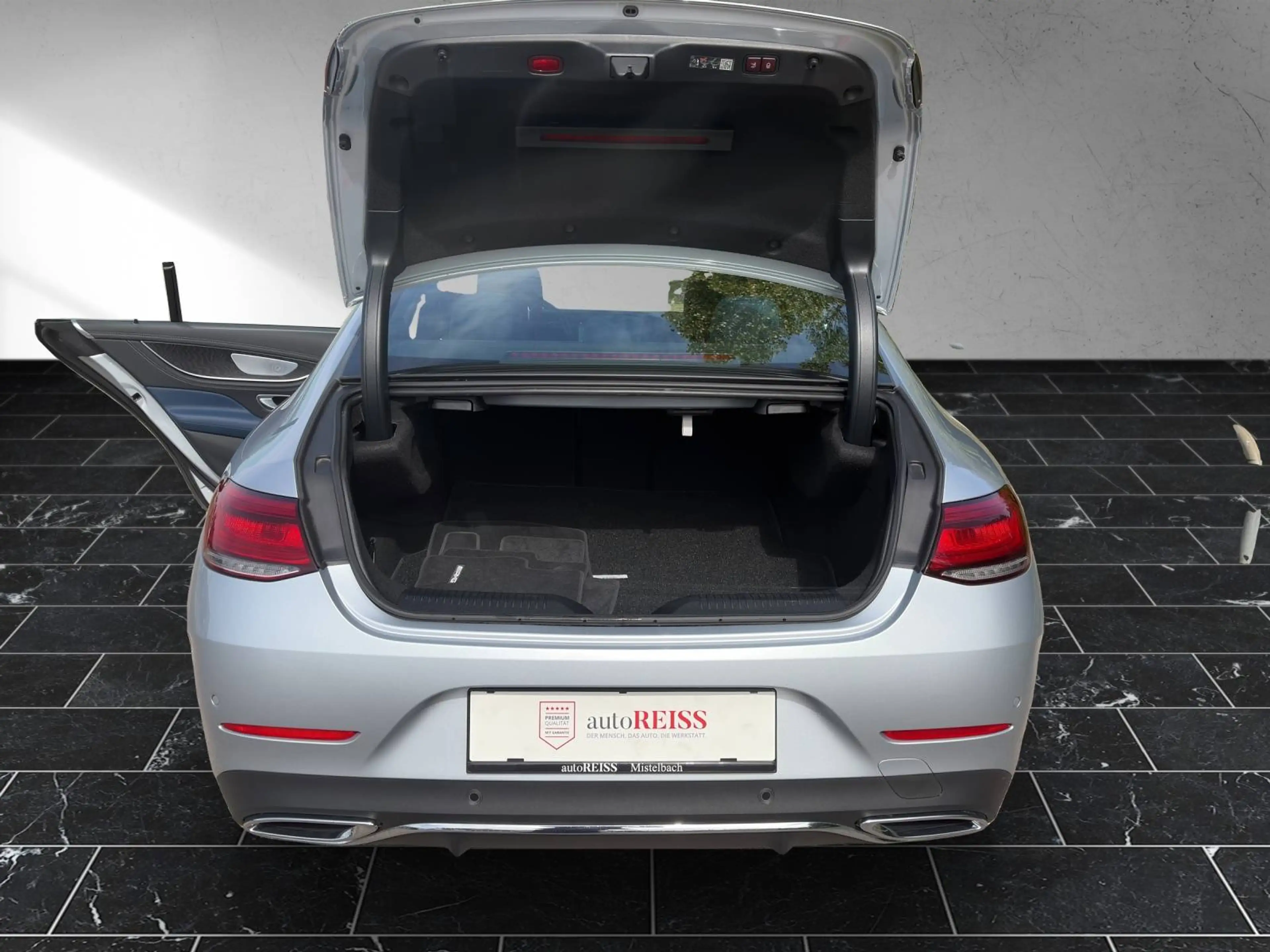Mercedes-Benz CLS 300 CLS 300 d 4Matic ///AMG Line — photo 4